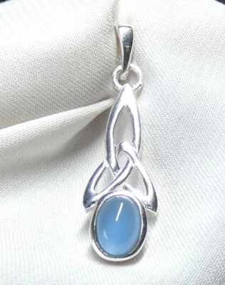 Anhänger 925 Silber "keltischer Knoten" Chalzedon Cabochon - modisch NEU - Bild 1 von 4