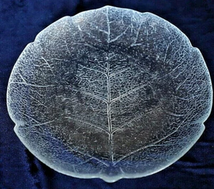 Vintage Retro Arcoroc France Aspen Leaf pattern glass salad plate 19 cm - Picture 1 of 3