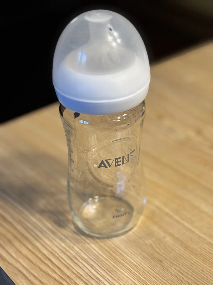 Biberón de vidrio natural Philips Avent y pezón de respuesta natural 8 oz biberón  Foto 1 de 1
