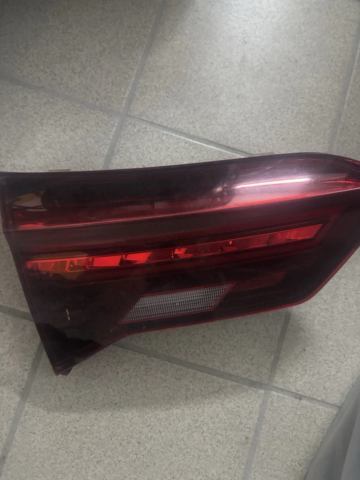 FANALE FANALINO POSTERIORE INTERNO SINISTRO VOLKSWAGEN TROC 2022 2GA945093B - Immagine 1 di 3