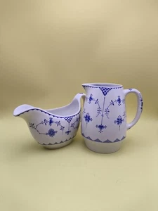 VTG Mason's Ironstone Denmark Blue Floral Design Gravy Boat & Pitcher Set Ribbed - Picture 1 of 15