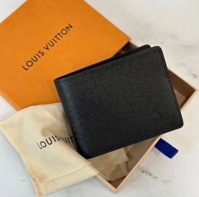 LOUIS VUITTON MULTIPLE WALLET M30531 - Image 1 of 4