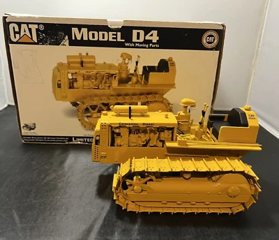 Gilson Riecke CAT D4 Crawler with Box 1/16   Excellent Condition - Image 1 of 4