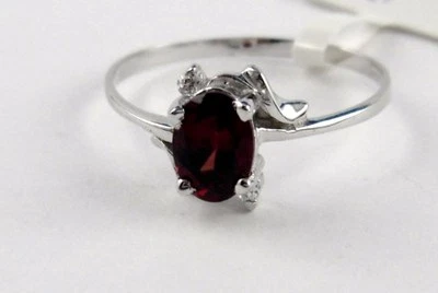 L24 Granato Anello Ovale Levigata Argento 925 con 2 Zirconi diagonal diverse - Immagine 1 di 4