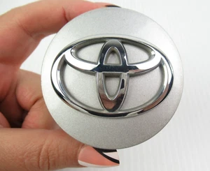 TOYOTA CAMRY HIGHLANDER SIENNA VENZA SILVER WHEEL CENTER CAP HUBCAP 42603-08030 - Picture 1 of 7