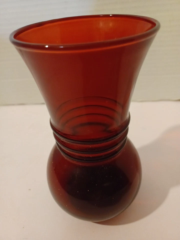 Vintage Anchor Hocking Royal Ruby Red Glass Vase Harding Pattern 1930s +1 Ruffle - Image 1 of 4