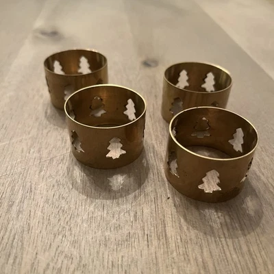 4 Anelli Tovagliolo Albero di Natale Ottone Metallo Ritaglio Vacanze Divertenti - Immagine 1 di 4