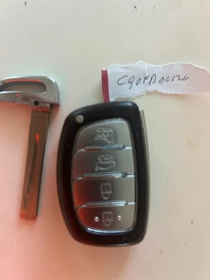 HYUNDAI 4 BUTTON REMOTE O E M CQOFD00120 - Image 1 of 2