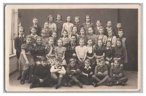 Schule Klassenfotos Frisur Mode Zöpfe Kinder Lehrerin - Altes Foto 1940er - Picture 1 of 2