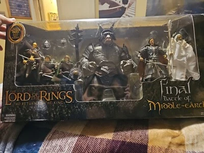 Lord of the Rings “Final Battle of Middle Earth” 6 Deluxe Action Figure Set 2005 - Image 1 of 4