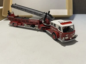 Camión con escalera aérea Corgi 97321 American LaFrance - Departamento de Bomberos de Centerville En caja - Imagen 1 de 10