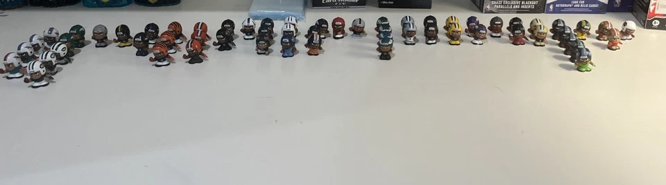 Lote de 60+ Teeny Mates de la NFL con figuras antiguas y figuras raras Foto 1 de 4