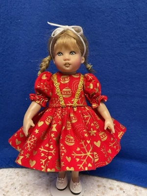 Vestido Riley Kish estampado navideño rojo y dorado con ribete dorado Foto 1 de 4