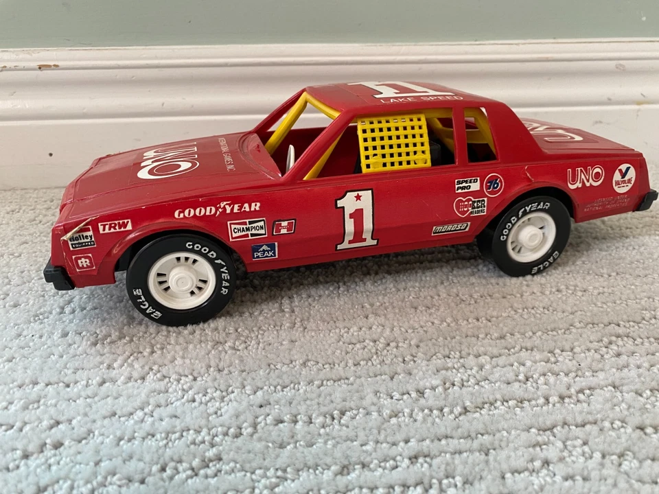 UNO Buick Regal Plastic NASCAR Stock Car #1 Buddy Baker Lake Speed Gay Toys Inc - Imagem 1 de 4