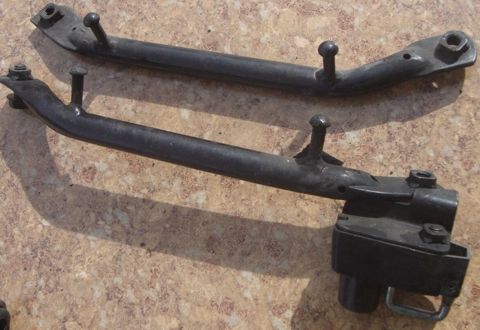 1994 Kawasaki Ninja ZX600 ZX 600 ZX-6 Rear Frame Bar Fender Mounts Fairing L4 — 第 1/1 张图片