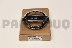 628903YM0A Genuine Nissan EMBLEM RAD GRIL 62890-3YM0A - Foto 1 di 4