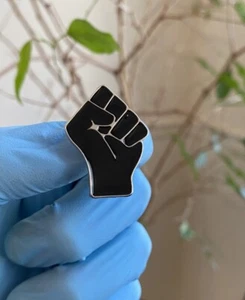 BLM Black Lives Matter Raised Fist Enamel Lapel Hat Pin NEW - Picture 1 of 2