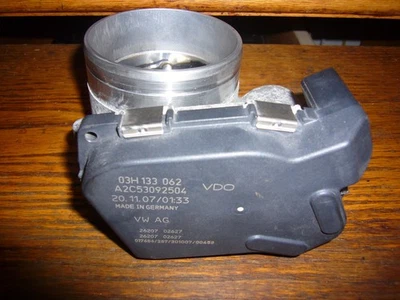 06-09 AUDI Q7, TOUAREG 3,6 Л ДВИГАТЕЛЬ ВПУСКНОЙ ДРОССЕЛЬ КОРПУС КЛАПАНА ПРИВОД 03H133062 - Изображение 1 из 4