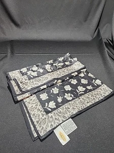 Talbots Womens 100% Silk Scarf 21.5"x21.5" - Picture 1 of 8