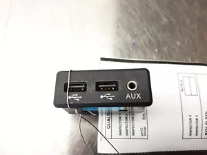 2017 Nissan GT-R OEM Center Console USB Aux Port 795405013 - Picture 1 of 2