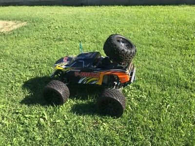 RC TRAXXAS TIRE STAND - Image 1 of 4