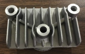 1EA NEW RIGHT SIDE HEAD COVER WITH GASKET (TAKE_OFF_NEW) TRX90 CRF70 XR70 (330W) - Picture 1 of 2