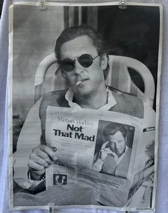 PÓSTER VINTAGE "Michael Madsen" Periódico de Lectura Blanco y Negro Tarantino - Imagen 1 de 1