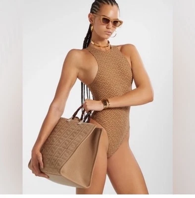 Body cuello alto FENDI x SKIMS en color California Talla XXS Foto 1 de 4