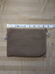 Pochette donna THE SAK classica marrone tessuto maglia zip intorno all'uncinetto - Foto 1 di 7