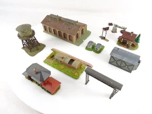 Escala N 1:160 Lote Casas, Cobertizo Locomotoras con Accesorios, Usado - Imagen 1 de 4