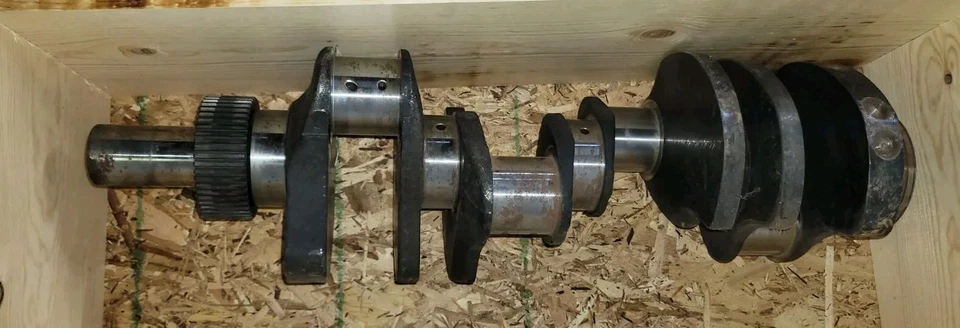 9N6220 9N6221 USED CATERPILLAR CRANKSHAFT FOR A 3208 ENGINE FREE SHIPPING! - Image 1 of 4