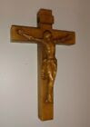 Crucifix pectoral sculpture sur bois - croix en bois pour collier - sculpté dans le bois