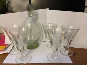 5 Bicchieri e una Bottiglia Anni 30. - Foto 1 di 5