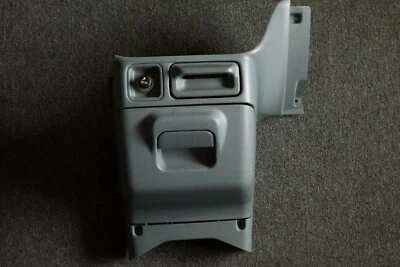 Honda Odyssey 1997 bandeja de cenizas, encendedor, compartimento de almacenamiento - consola central del tablero Foto 1 de 4