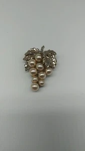Vintage Grape Cluster lapel pin for fur (see clasp) silver toned w/Faux Perals - Picture 1 of 5
