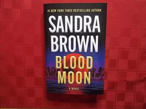 Blood Moon von Sandra Brown 2025, Hardcover mit Schutzumschlag Buch Club Edition - Bild 1 von 3