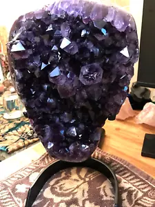 Espécimen de piedra preciosa mineral cristal amatista en forma de busto con bordes pulidos altos - Imagen 1 de 12
