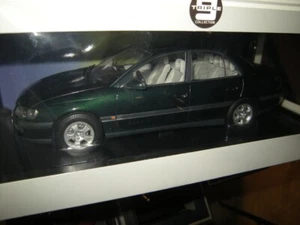 1:18 Triple 9 Opel Omega B Jungle green/verde en embalaje original - Imagen 1 de 1