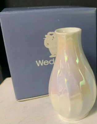 Jarrón Botella Wedgwood Lustreware Hueso Iridiscente China Remolino Med 3.5" ¡Nuevo en CAJA! Foto 1 de 4