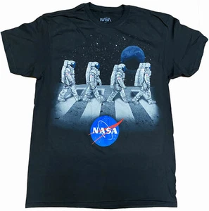 NASA Astronauten Walking On The Moon Erwachsene T-Shirt - Space Shuttle, SpaceX, Astro - Bild 1 von 1