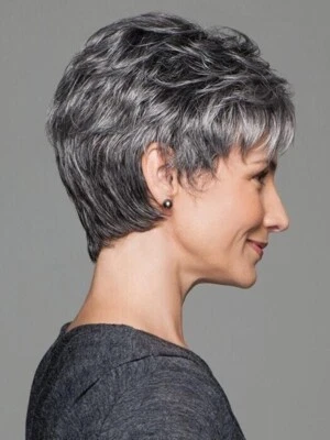 Pelucas corte pixie cortas grises plateadas pelucas con flequillo cabello natural en capas para mujer Foto 1 de 4