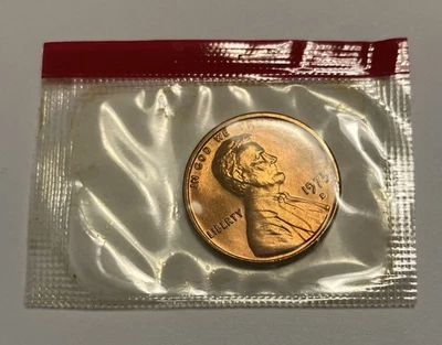 1975 D Penny Uncirculated Still in US Mint Cellophane packaging - Image 1 of 2