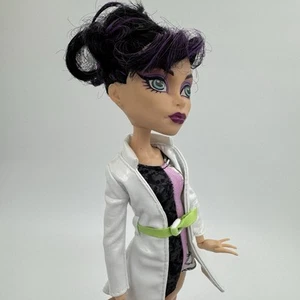 Monster High Headless Headmistress Bloodgood Doll - Picture 1 of 11