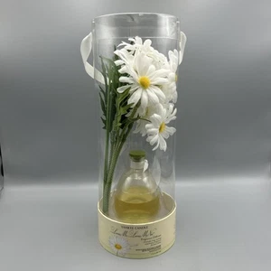 Yankee Candle LOVES ME, LOVES ME NOT Floral Reed Diffuser NEW IN BOX - Picture 1 of 5