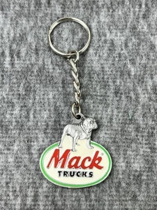 Mack Trucks Enameled Retro Style Bulldog Logo Metal Novelty Keychain Key Tag - Foto 1 di 4