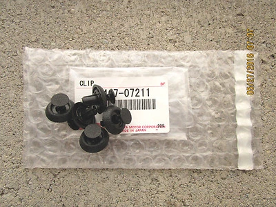12 - 15 SCION IQ SET OF 5 RADIATOR UPPER SHIELD COVER CLIP BRAND NEW 07211 - Image 1 of 4