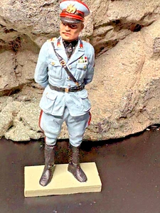 Italienischer Offizier mit Waffen am Rücken hochdetailliert Lineol Soldat 1/24" /70mm - Bild 1 von 9