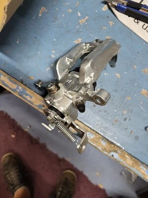 ORIGINAL NUEVA PINZA DE FRENO TRASERO IZQUIERDO VAUXHALL ZAFIRA C CHEVY CRUZE 95520064 Foto 1 de 3