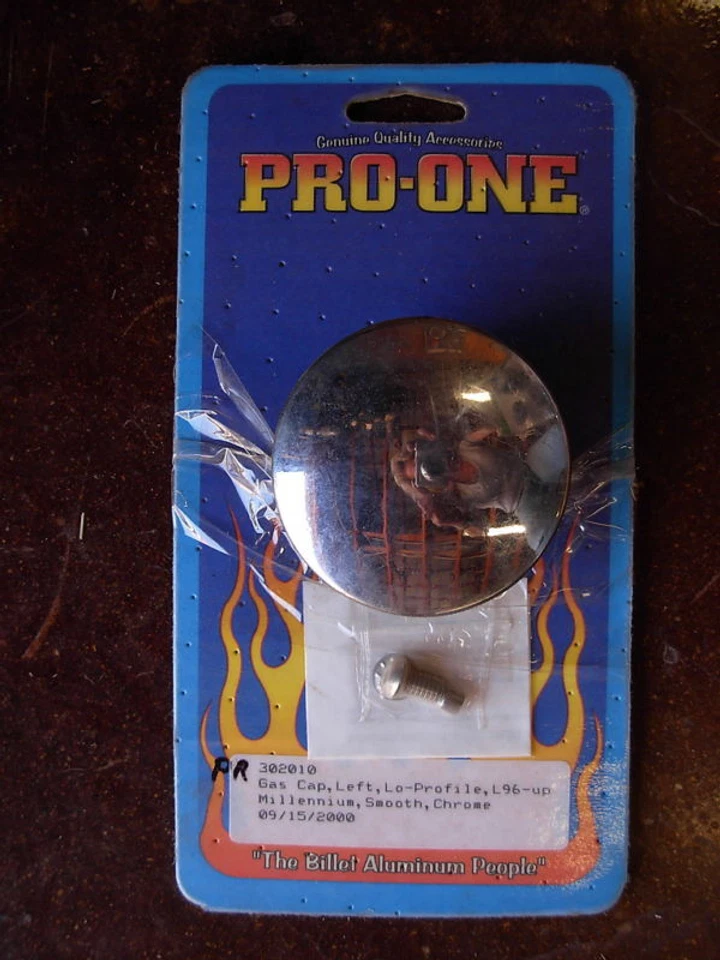 Tapa Gas Izquierda Pro-One Lo-Profile, Lisa, Cromo L96-Up Foto 1 de 1