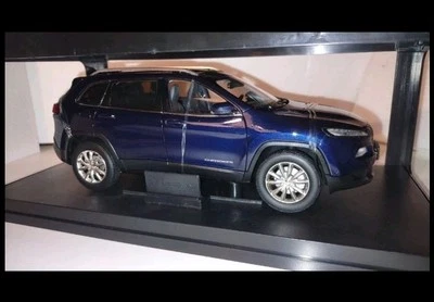 1:18 Scale Jeep Cherokee White Diecast Model Car - Image 1 of 4